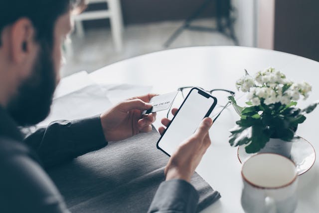 Traveling to Dubai? Here’s What You Need to Know About Roaming Fees